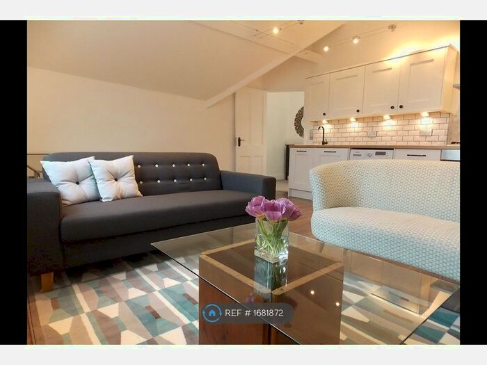 3 Bedroom Flat To Rent In Christchurch Road, London, SW2