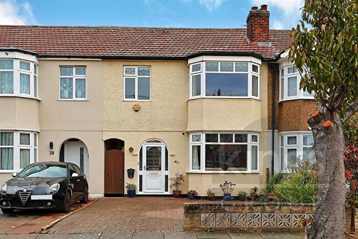 3 Bedroom Terraced House For Sale In Buckingham Close, Enfield, EN1