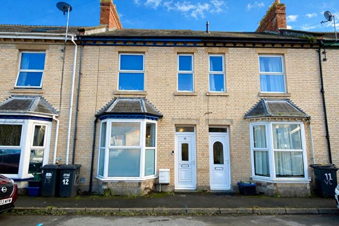 3 Bedroom Terraced House For Sale In Victoria Lawn, Newport, EX32
