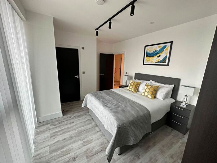 2 Bedroom Flat To Rent In Portal Way, London, W3