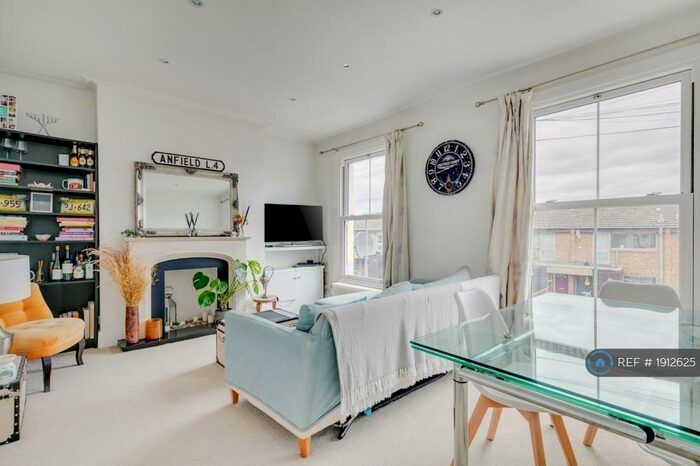 2 Bedroom Flat To Rent In Auckland Road, London, SW11