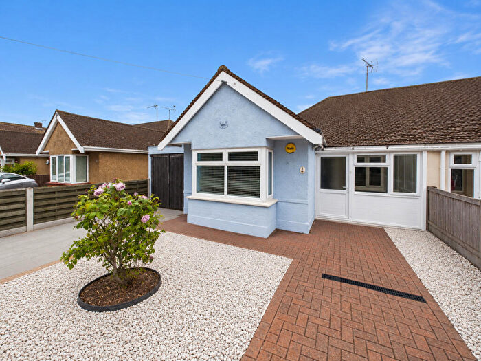 2 Bedroom Semi-Detached Bungalow For Sale In Oak Road, Canvey Island, SS8