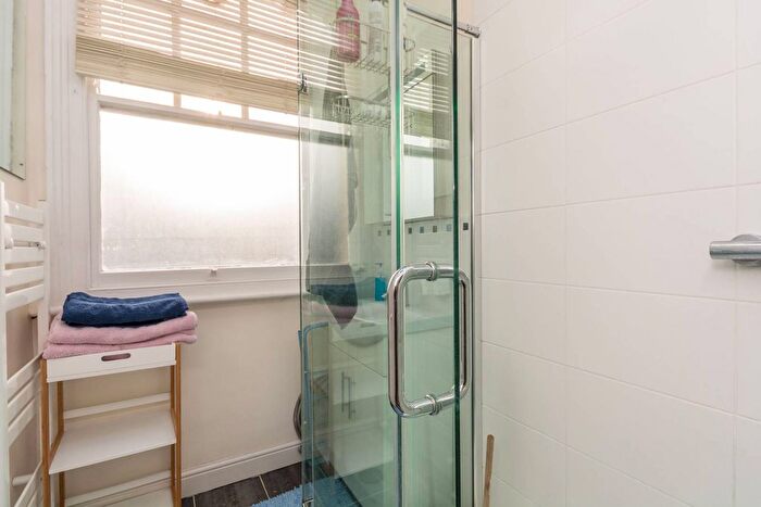 1 Bedroom Flat To Rent In Denver Road, Hackney, London, N16