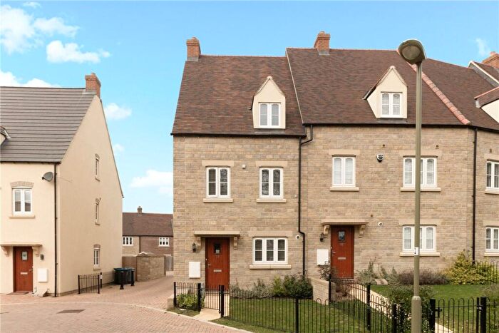 3 Bedroom End Of Terrace House To Rent In Buttercross Lane, Witney, OX28