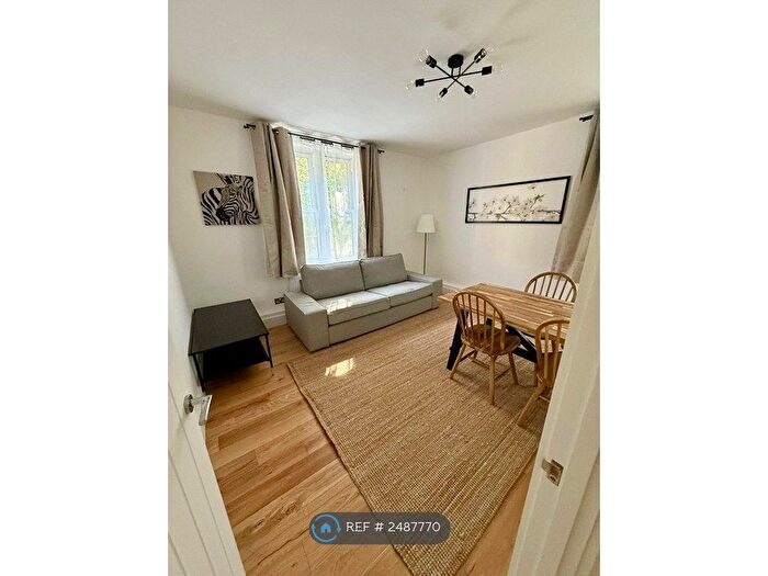 4 Bedroom Flat To Rent In Stanton House, London, SE10