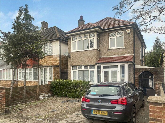 3 Bedroom Detached House To Rent In Hanworth Road, Hounslow, TW4