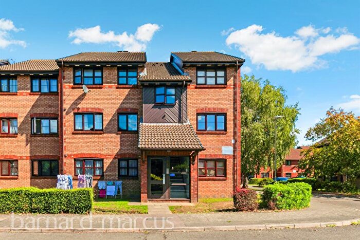 1 Bedroom Flat For Sale In Lowry Crescent, Mitcham, CR4