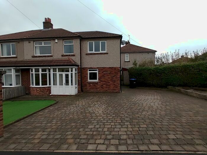 4 Bedroom Semi-Detached House To Rent In Westminster Gardens, Clayton, Bradford, BD14