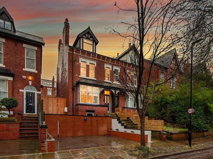 4 Bedroom Semi Detached House For Sale In Oakwood Avenue, Oakwood, LS8