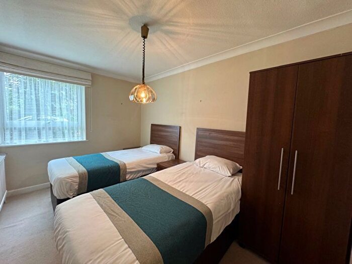 2 Bedroom Flat To Rent In Hendon Lane, London, N3