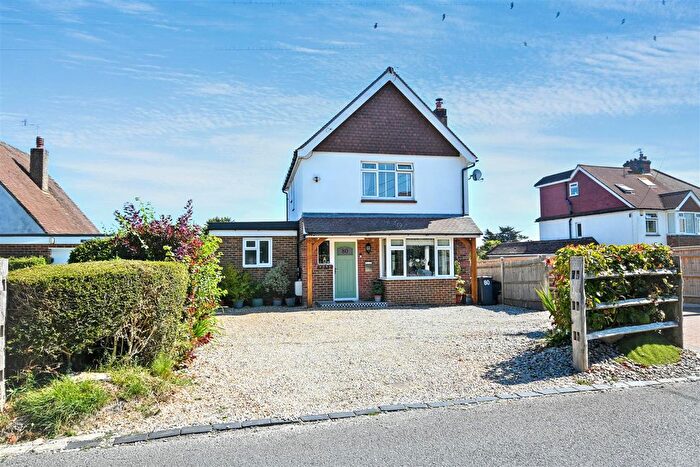 3 Bedroom Detached House For Sale In Wannock Lane, Eastbourne, BN20
