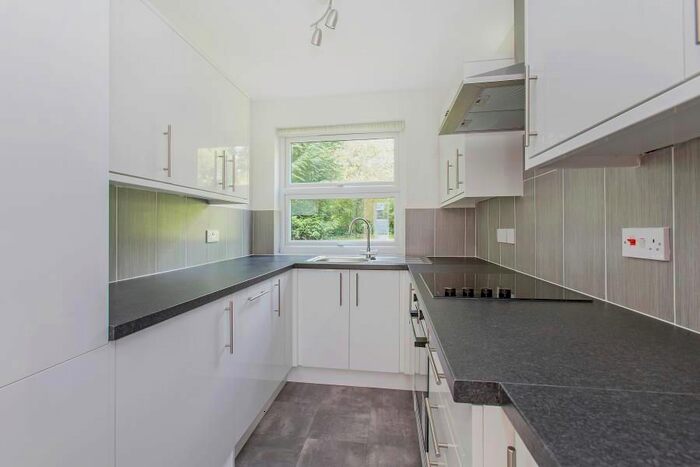 1 Bedroom Flat To Rent In Hepple Close, Isleworth, TW7