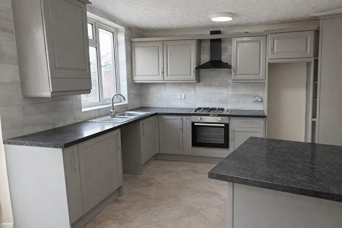 3 Bedroom Bungalow To Rent In Ashingdon Road, Rochford, SS4