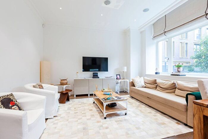 2 Bedroom Flat For Sale In Sterling Mansions, Leman Street, Aldgate, London, E1