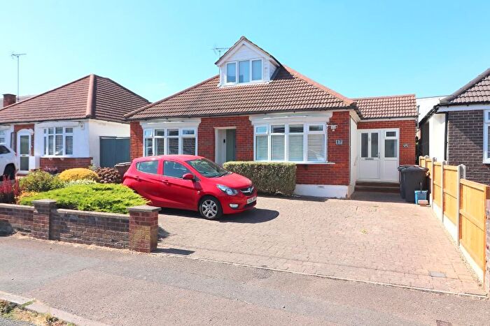 4 Bedroom Detached House For Sale In Mixes Hill Road, Luton, Bedfordshire, LU2