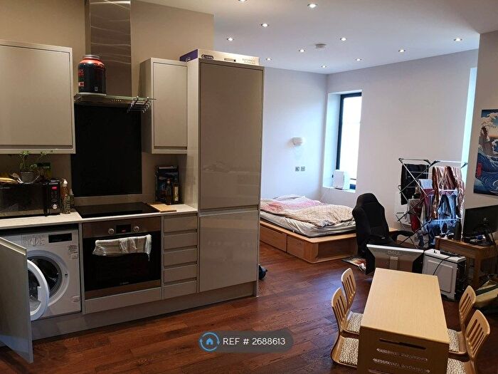 Studio To Rent In London Road, Bracknell, RG12