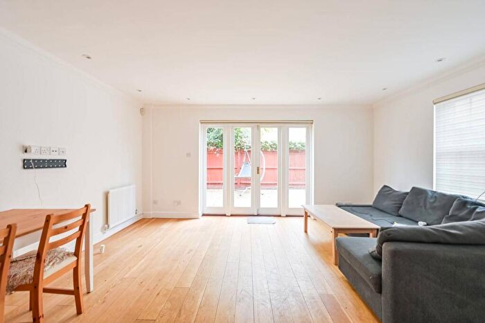 3 Bedroom Semi-Detached House To Rent In Canary Wharf, Canary Wharf, London, E14