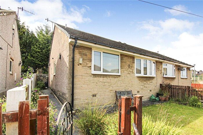 2 Bedroom Bungalow For Sale In Staveley Road, Keighley, West Yorkshire, BD22