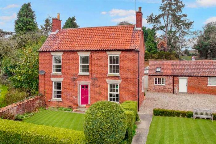 4 Bedroom Detached House For Sale In Lincoln Road, Fulbeck, Grantham, NG32