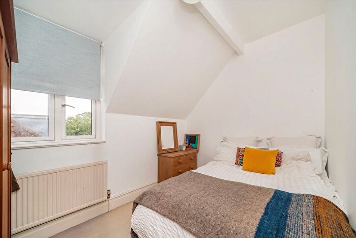 1 Bedroom Flat For Sale In Lytton Grove, Putney, SW15