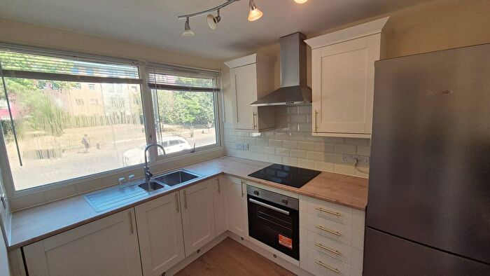 2 Bedroom Flat To Rent In Lyndum Court, Wood Green, N22