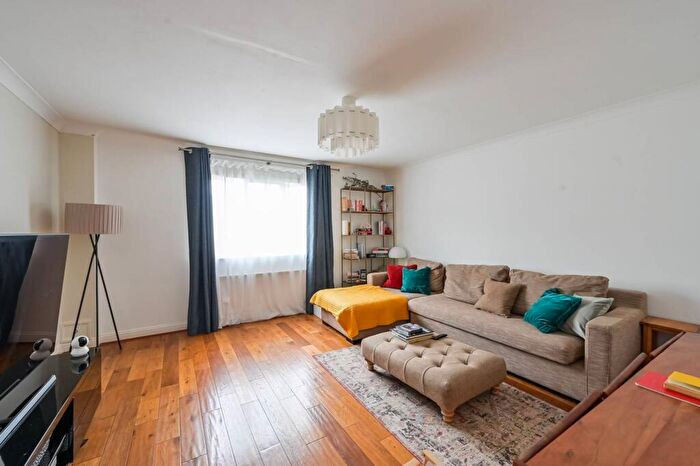 1 Bedroom Flat For Sale In Compass Point, Tower Hamlets, London, E14