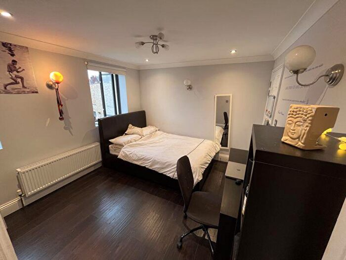 House Of Multiple Occupation To Rent In Vallance Road, London, E1