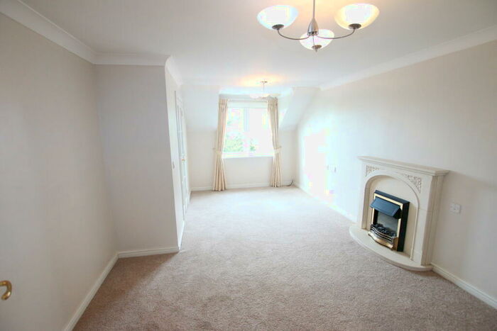 1 Bedroom Flat For Sale In Warwick Road, Berkshire, Reading, RG2