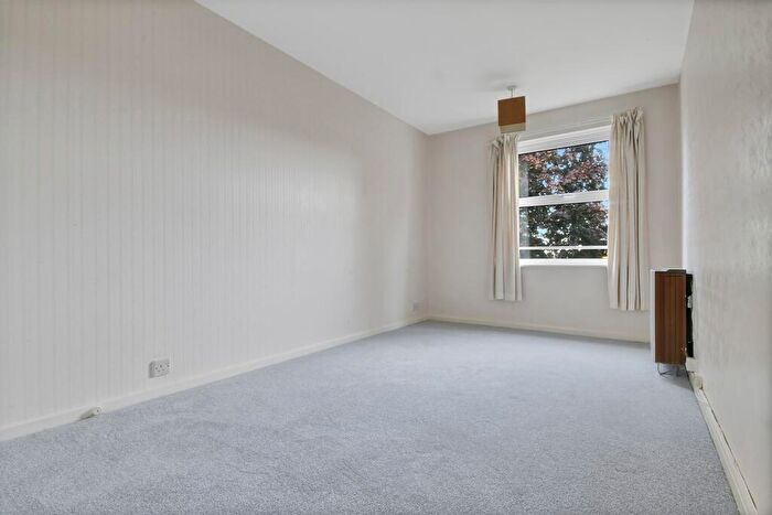 2 Bedroom Flat To Rent In Bedroom Flat In Chichester, PO19