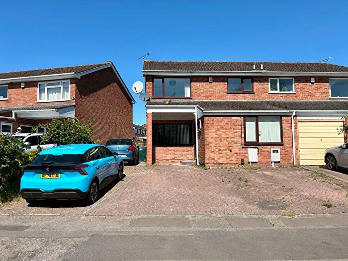 4 Bedroom Semi-Detached House To Rent In Dorchester Way, Wyken, Coventry, CV2