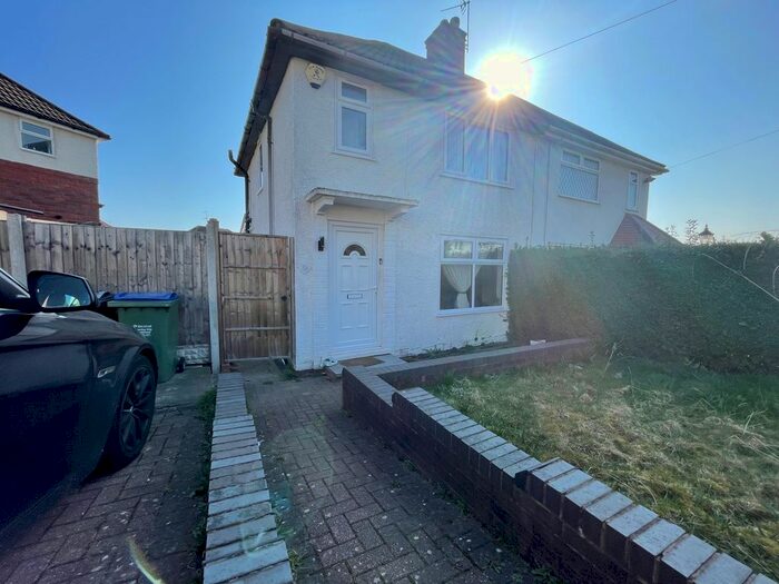 3 Bedroom Property To Rent In The Horseshoe, Oldbury, B68