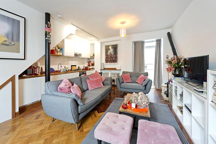 2 Bedroom Flat To Rent In Scrubs Lane, London, W10