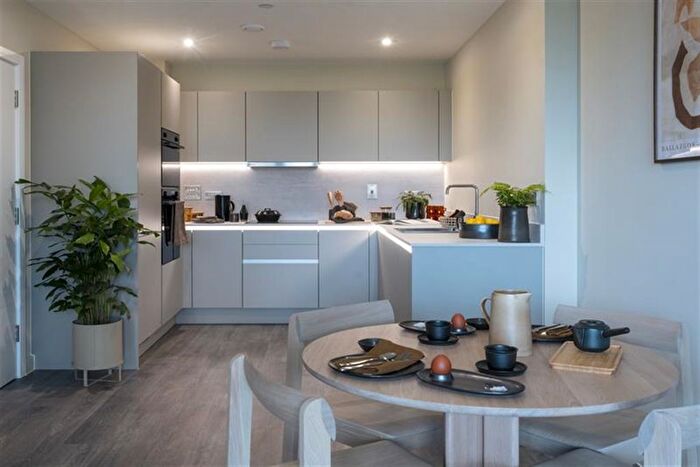 2 Bedroom Flat To Rent In Lina House, Strafford Road, W3