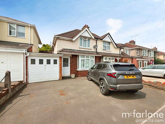 2 Bedroom Terraced House For Sale In Shipton Grove, Swindon, SN3