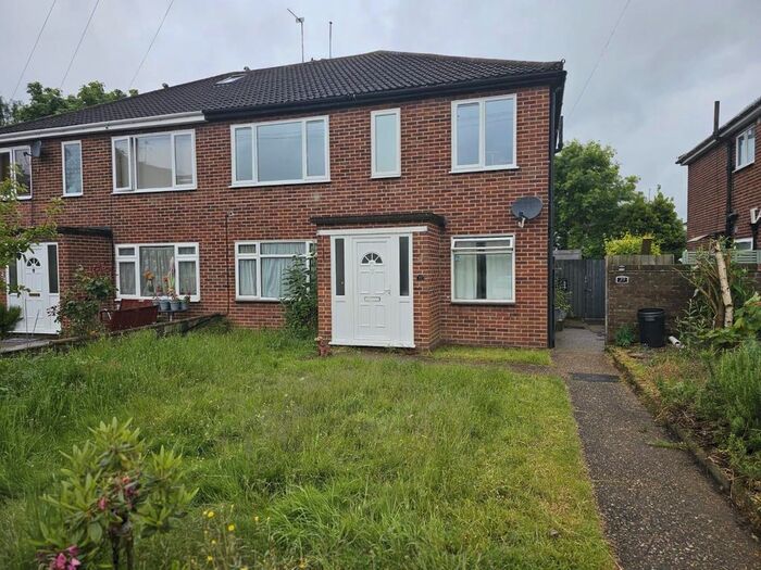 2 Bedroom Maisonette To Rent In Shelley Close, Hayes, UB4