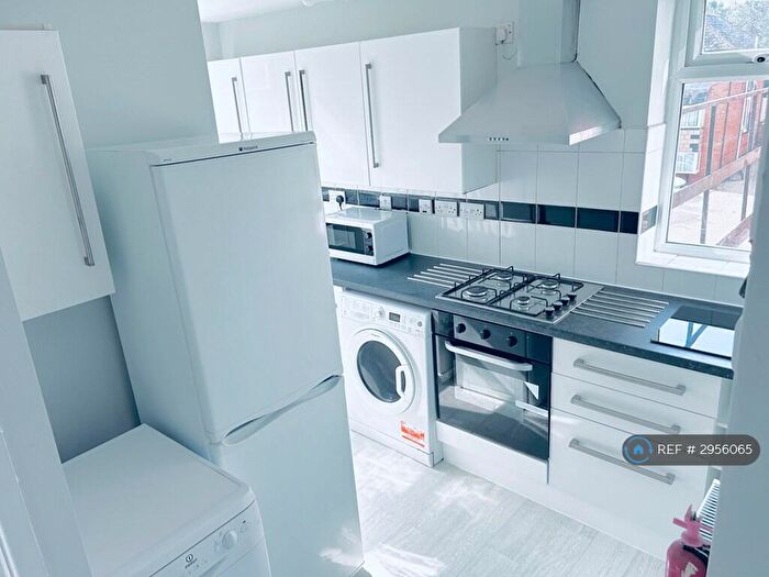 2 Bedroom Flat To Rent In Russell St, Reading, RG1