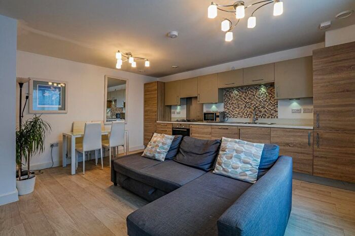 2 Bedroom Flat To Rent In Pearse Close, Penarth, CF64