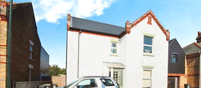 Flat To Rent In Stourfield Road, Bournemouth, Dorset, BH5