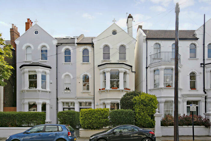 2 Bedroom Flat To Rent In Sisters Avenue, Battersea, London, SW11