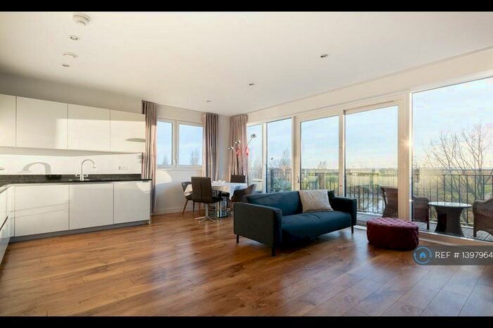 3 Bedroom Flat To Rent In Embry Road, London, SE9