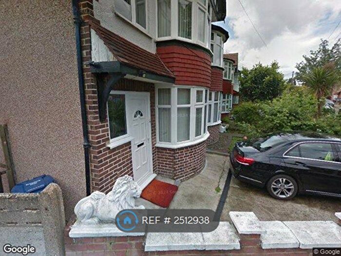 Studio To Rent In Millet Road, London, UB6