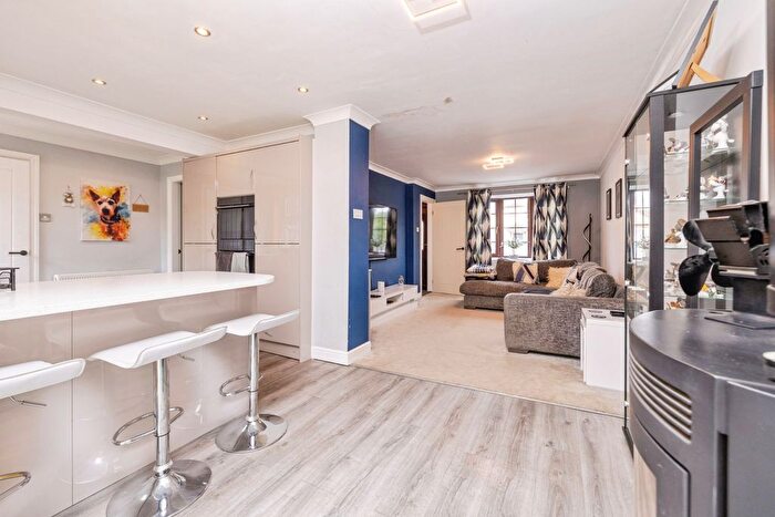 4 Bedroom Detached House For Sale In Manor Close, Eagle, LN6