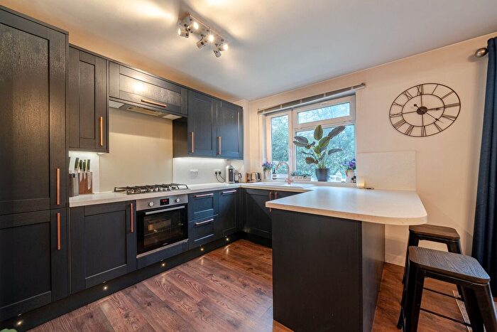2 Bedroom Flat For Sale In Keswick Road, London, SW15