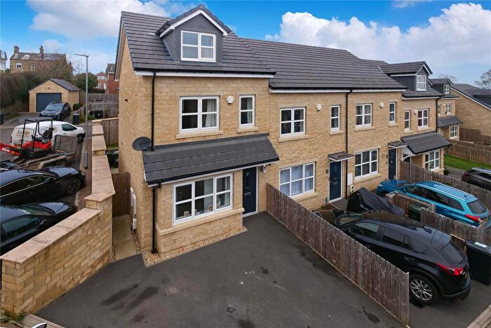 3 Bedroom End Of Terrace House For Sale In Hutton Hall Drive, Bradford, West Yorkshire, BD2