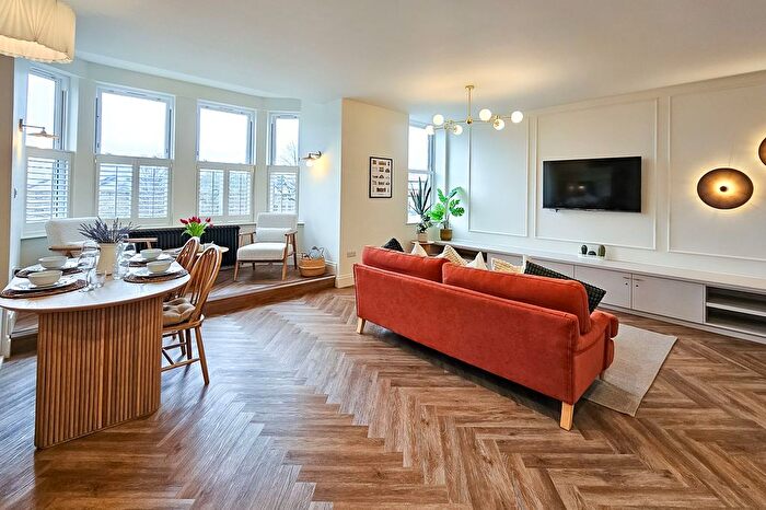 2 Bedroom Flat To Rent In East Parade, Harrogate, HG1