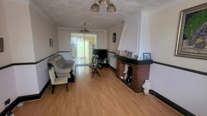 3 Bedroom Semi-Detached House To Rent In Bishops Road, Hayes, UB3