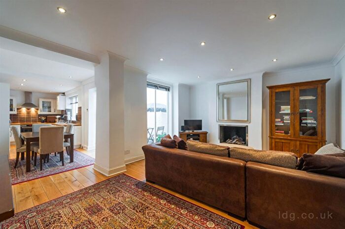 1 Bedroom Flat To Rent In Fitzroy Square, Fitzrovia, W1T