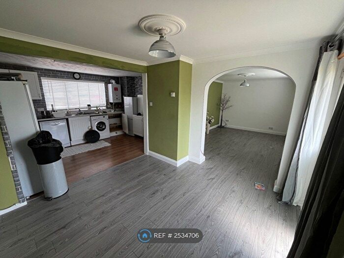 5 Bedroom Terraced House To Rent In Mitford Close, Ormesby, Middlesbrough, TS7