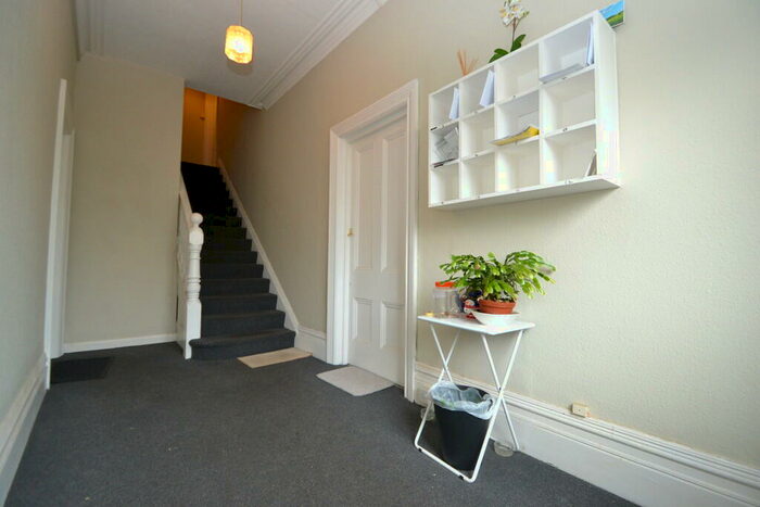 Studio To Rent In Park Road, Surbiton, KT5