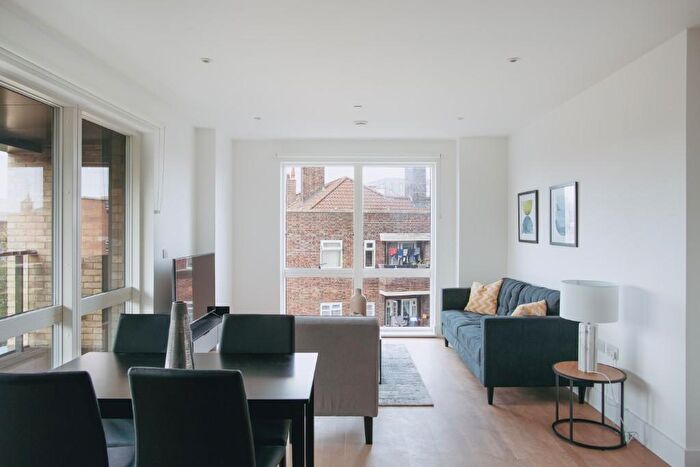 2 Bedroom Apartment To Rent In Solomon Way, London, E1
